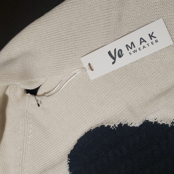 🤍🖤New boutique 🖤 heart sweater - Picture 6 of 10